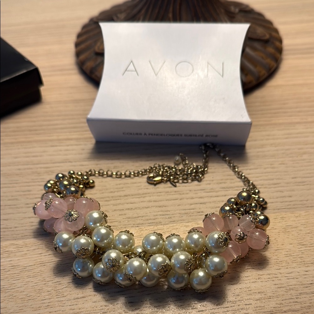 Avon Belle and Blush Necklace